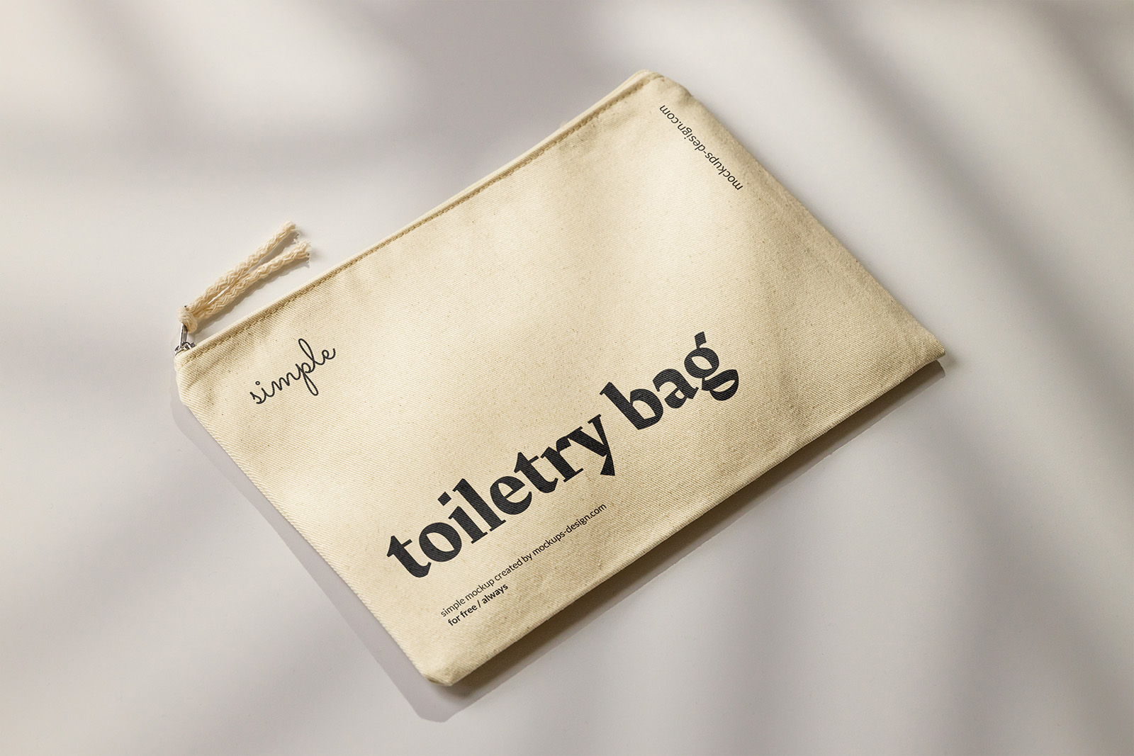 Free Toiletry Bag Mockup PSD