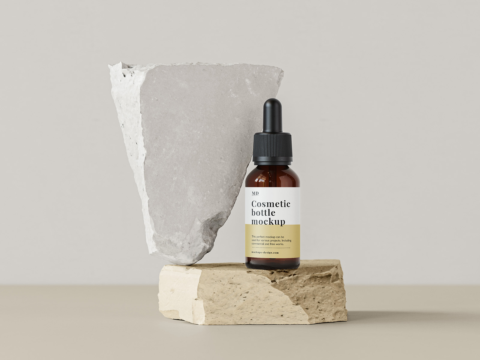 Free Essential Oils Bottle Mockup PSD Set