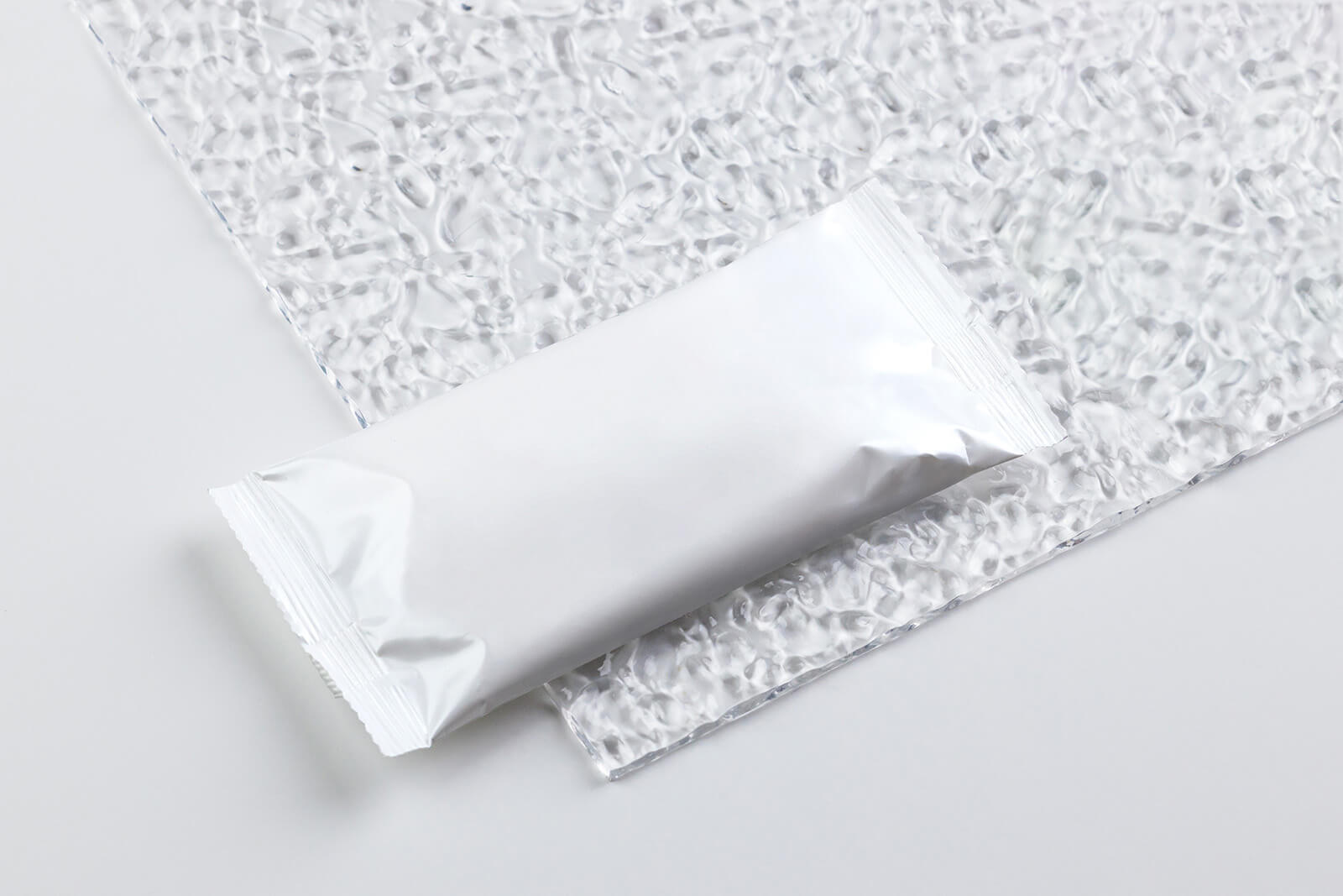 Free Disposable Wet Wipes Packaging Mockup PSD