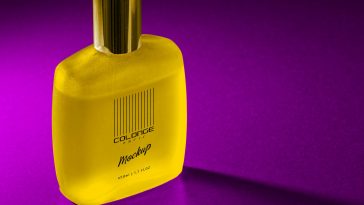Free Frosted Perfume Bottle Mockup PSD
