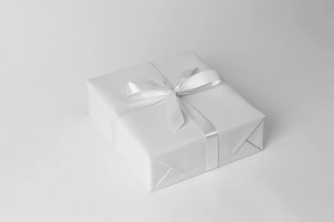 Free Gift Box Mockup2