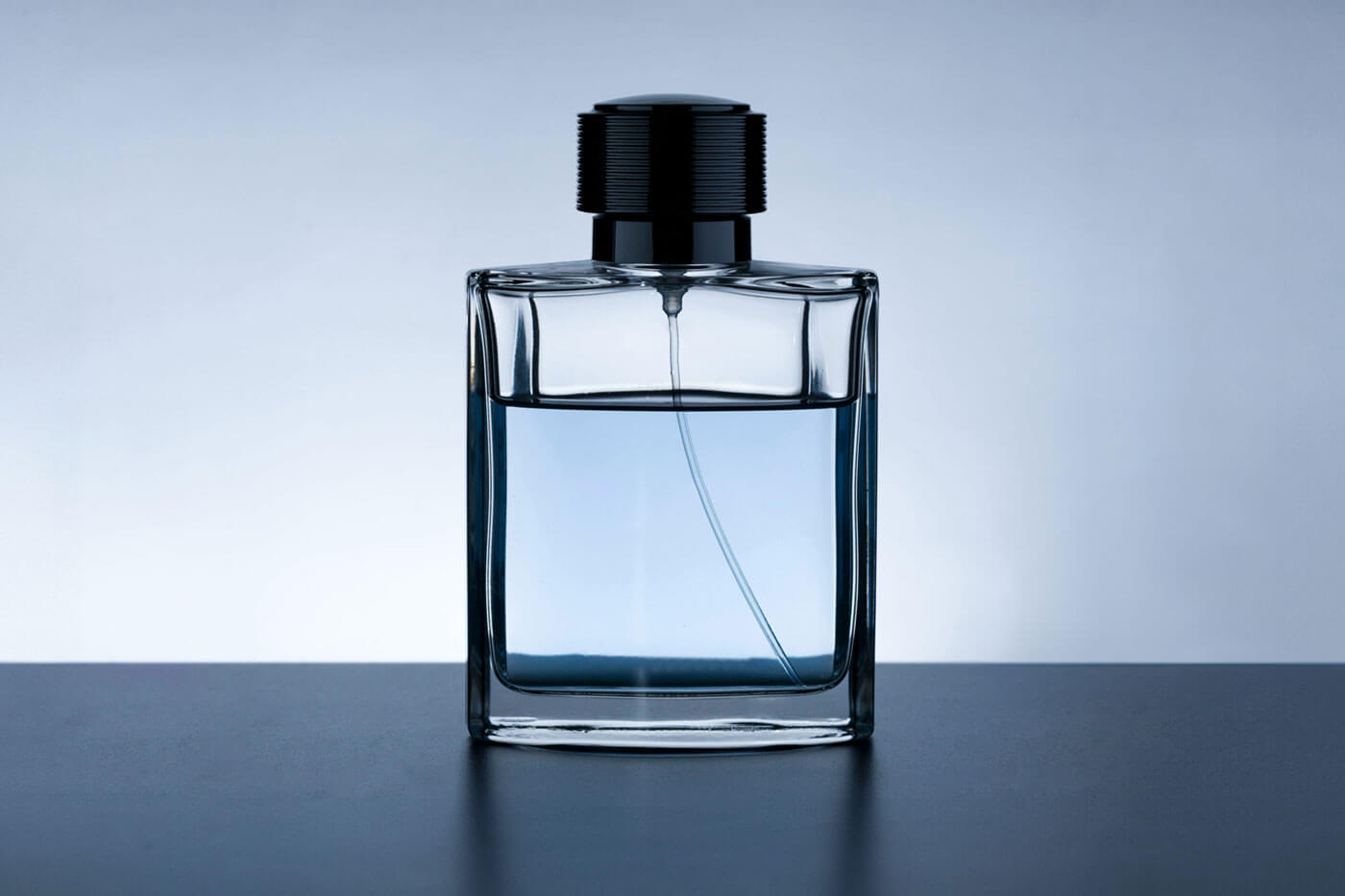 Free Transparent Perfume Bottle Mockup PSD1